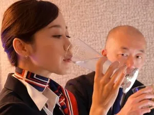 Hiển thị khuôn mặt ngực lớn du học sinh