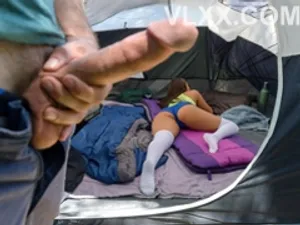 Cậu học sinh mỗi đêm khó ngủ bởi tiếng rên của cô nàng cạnh nhà cạnh bên